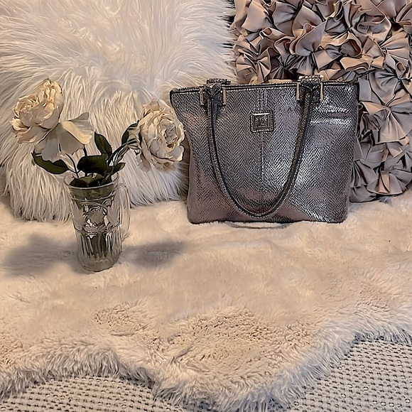 Anne Klein Shimmering Pewter Silver Snake Print Vegan Tote Bag Purse - Picture 1 of 12